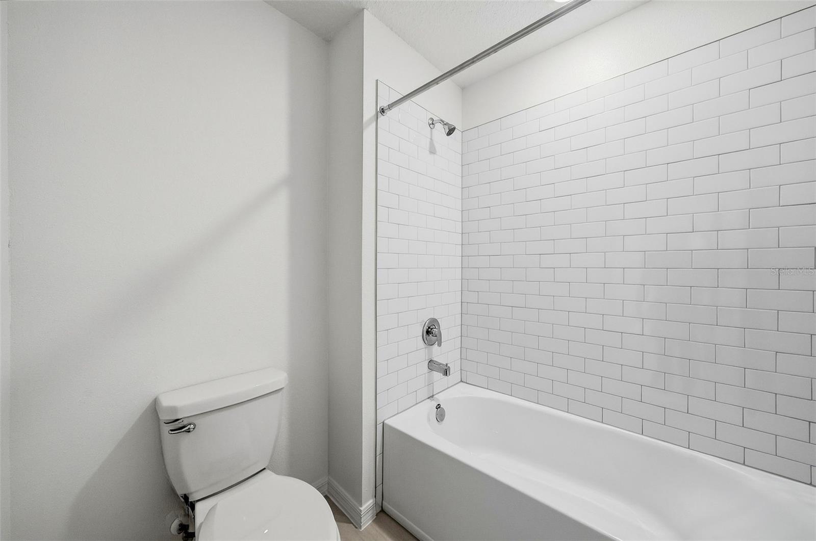 9820 FEASTER DR — photo 35