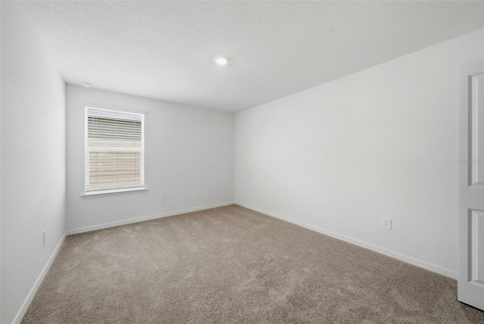 9820 FEASTER DR — photo 32