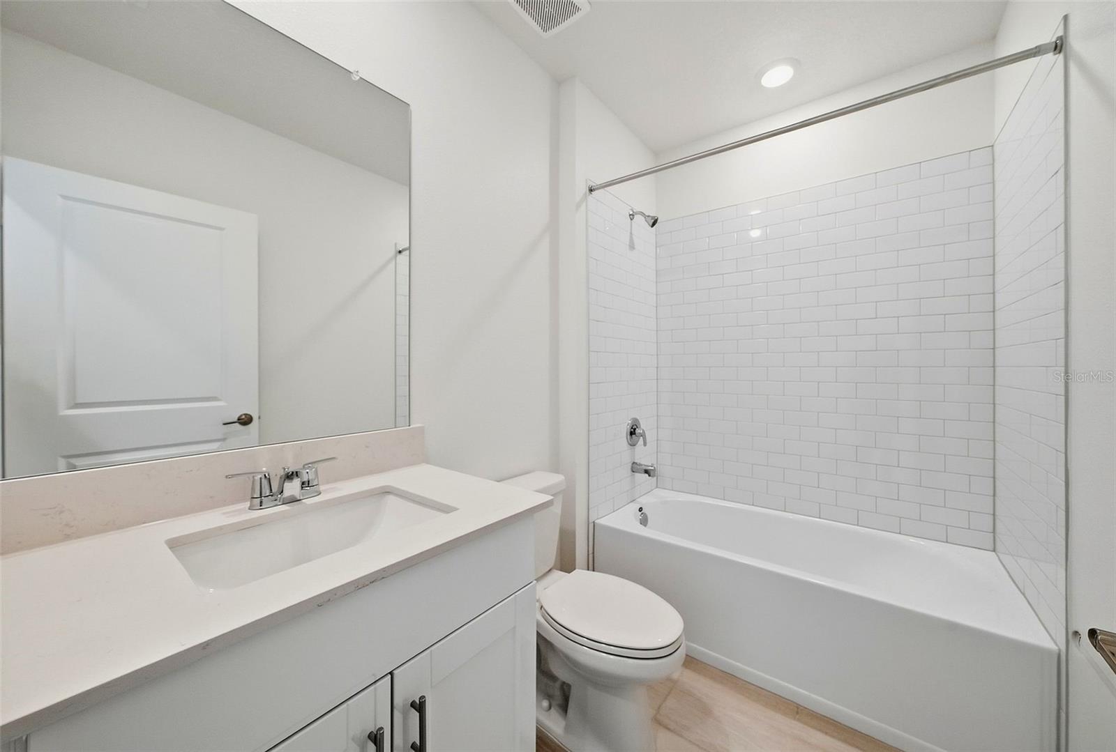 9820 FEASTER DR — photo 22