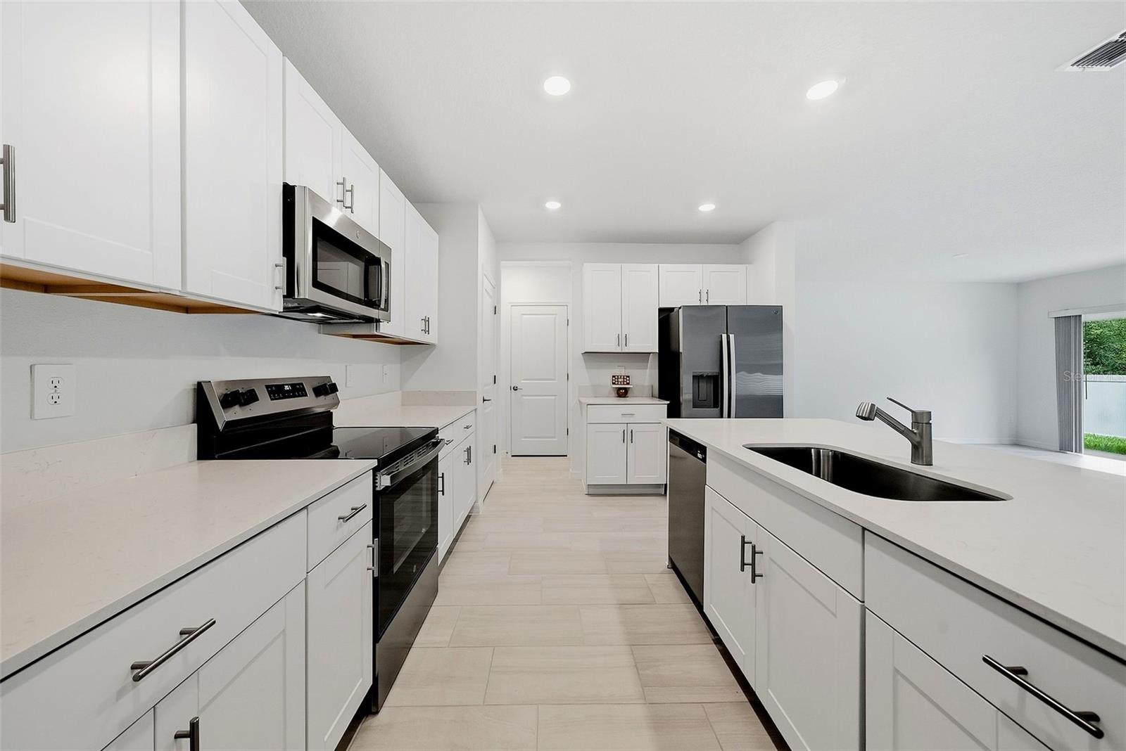 9820 FEASTER DR — photo 7