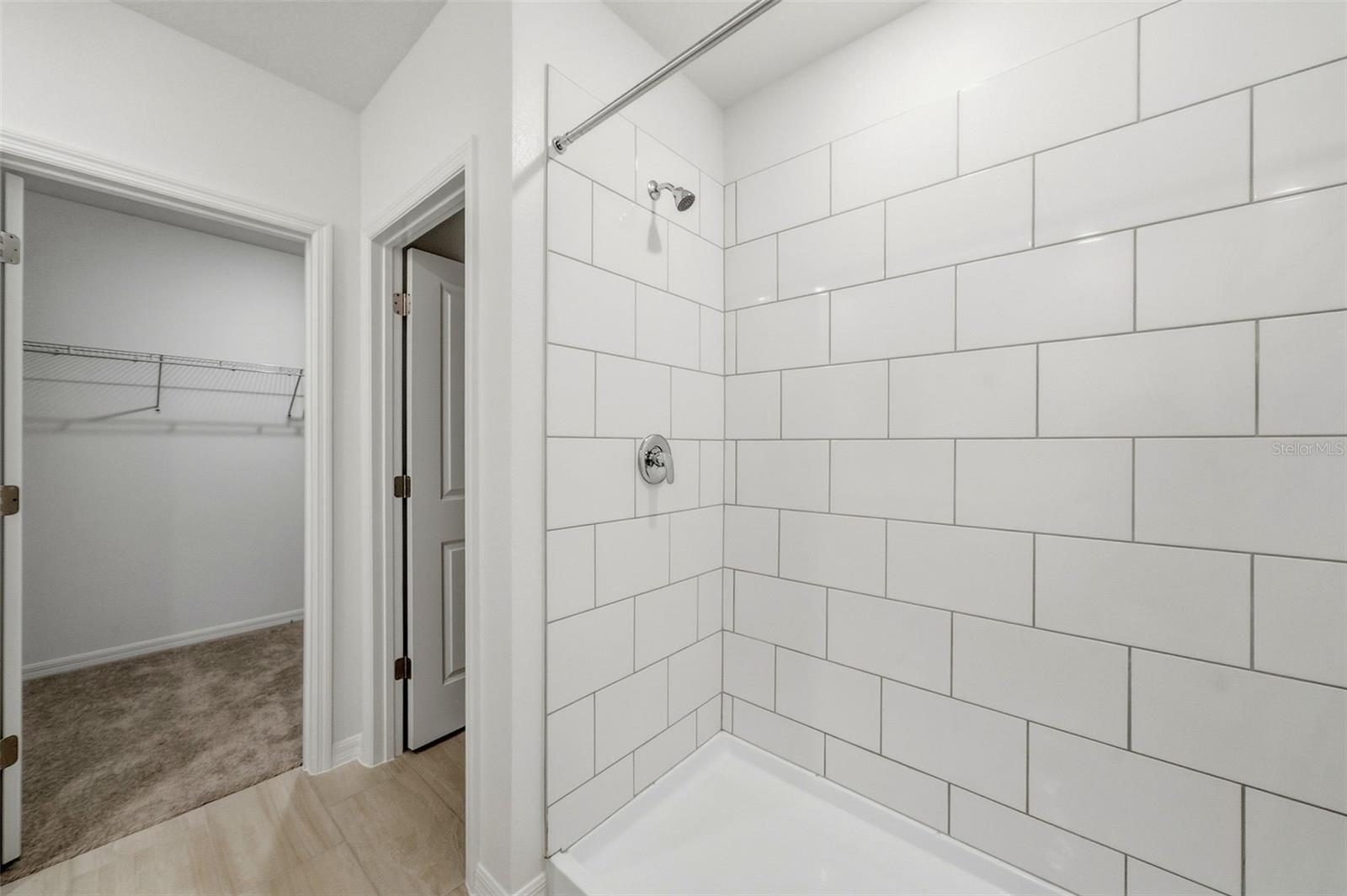 9820 FEASTER DR — photo 18