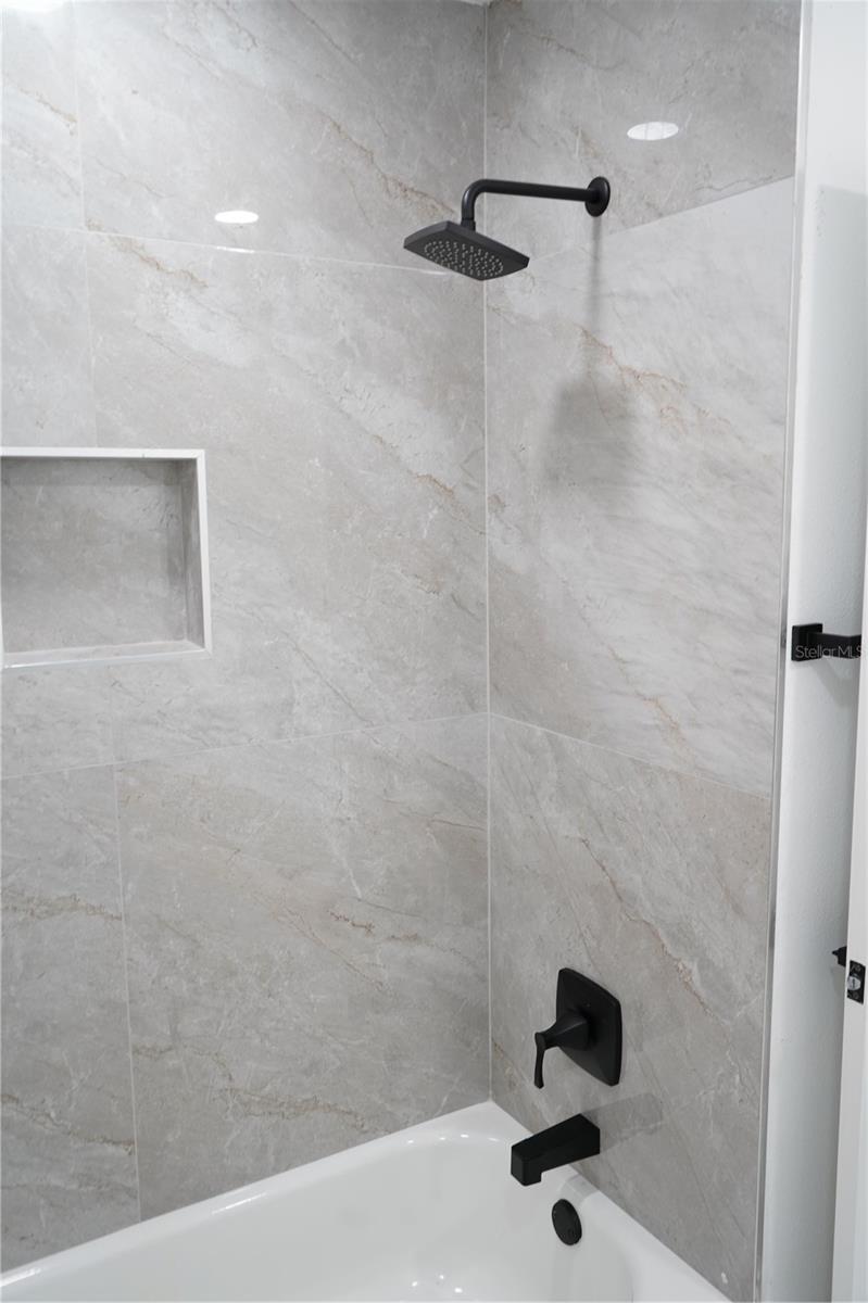 311 COUNTRY CLUB DR — photo 34