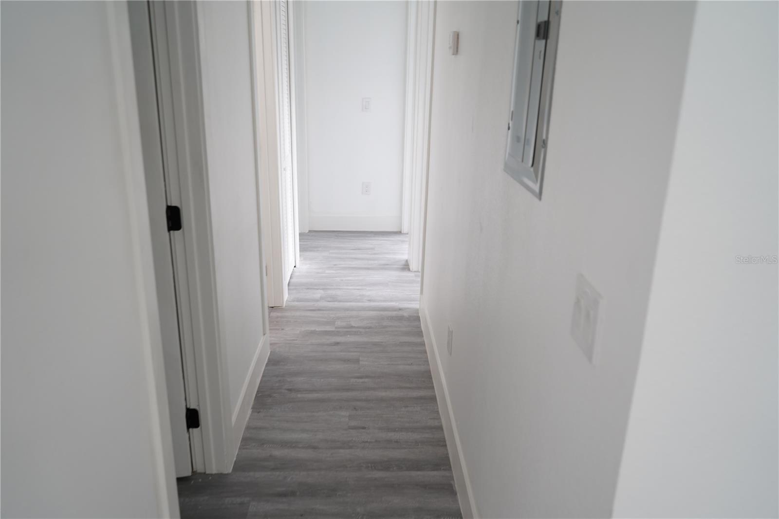 311 COUNTRY CLUB DR — photo 28