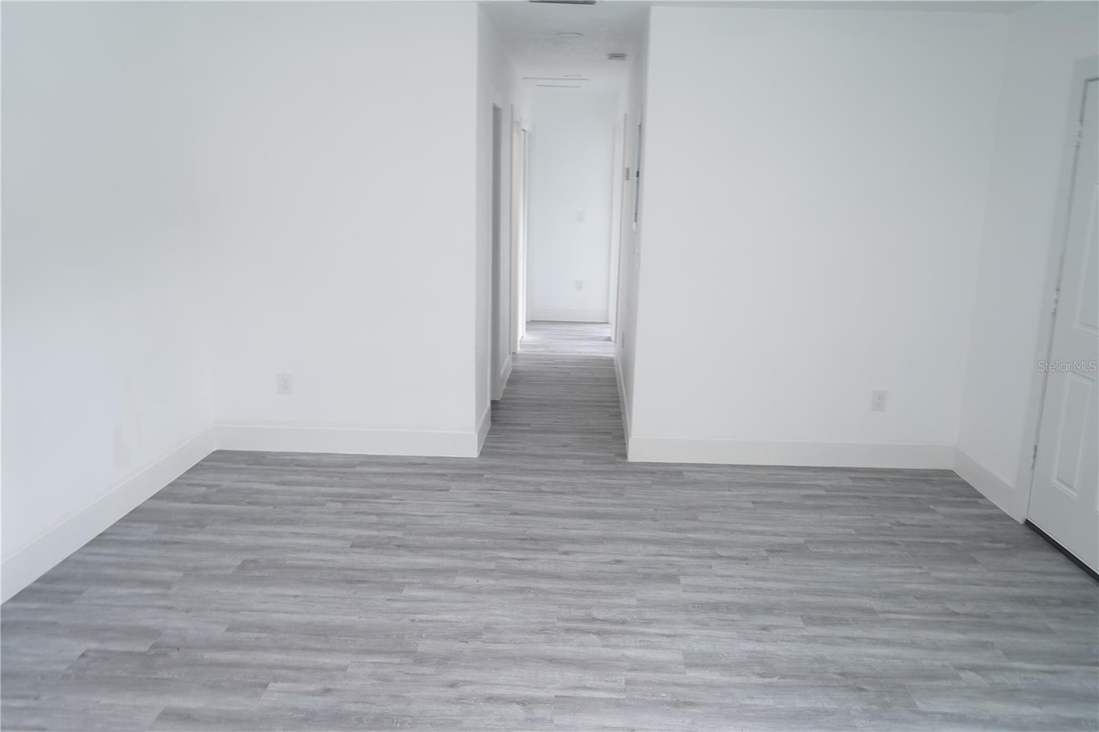 311 COUNTRY CLUB DR — photo 26