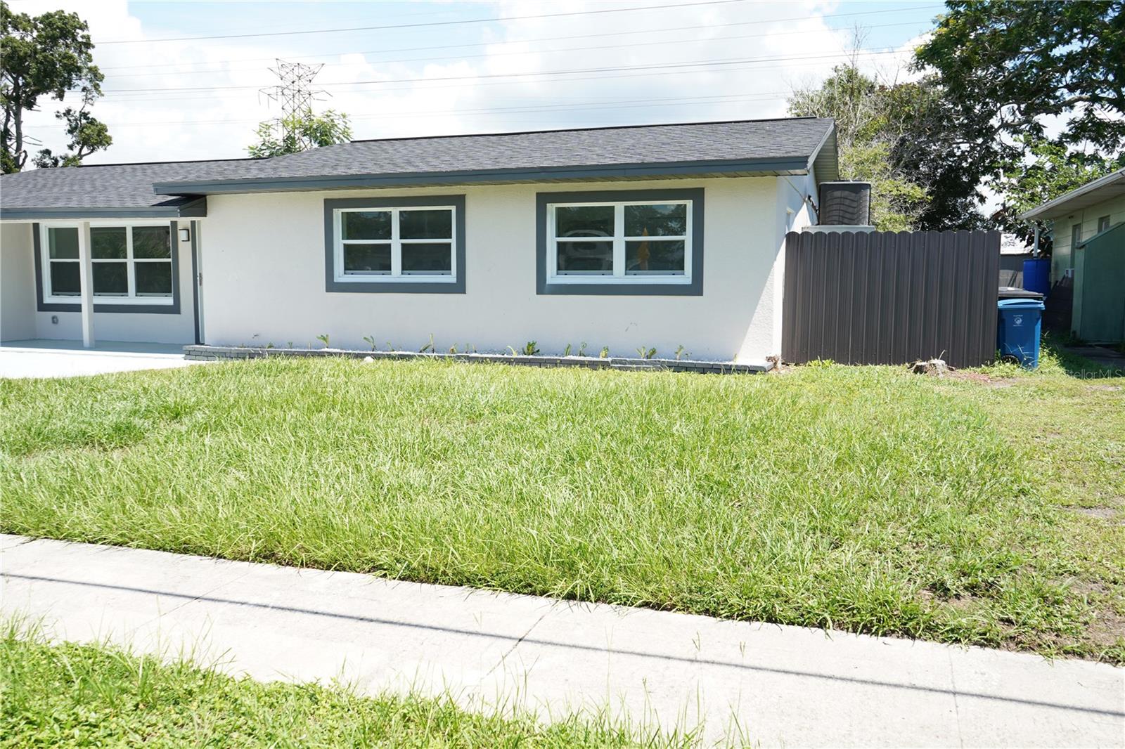 311 COUNTRY CLUB DR — photo 4