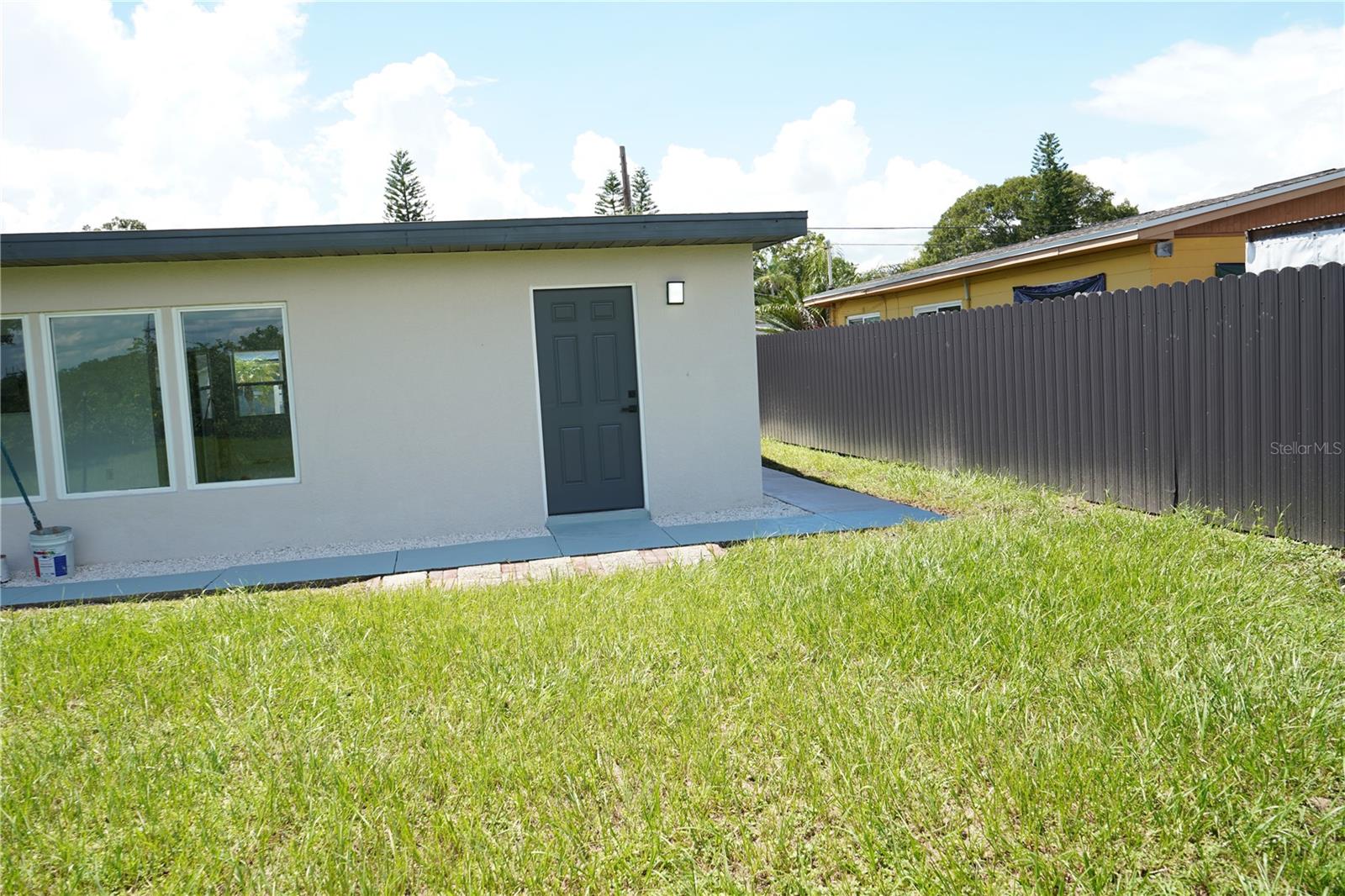 311 COUNTRY CLUB DR — photo 18