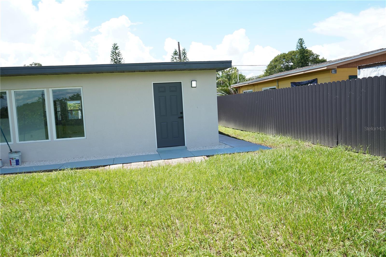 311 COUNTRY CLUB DR — photo 19