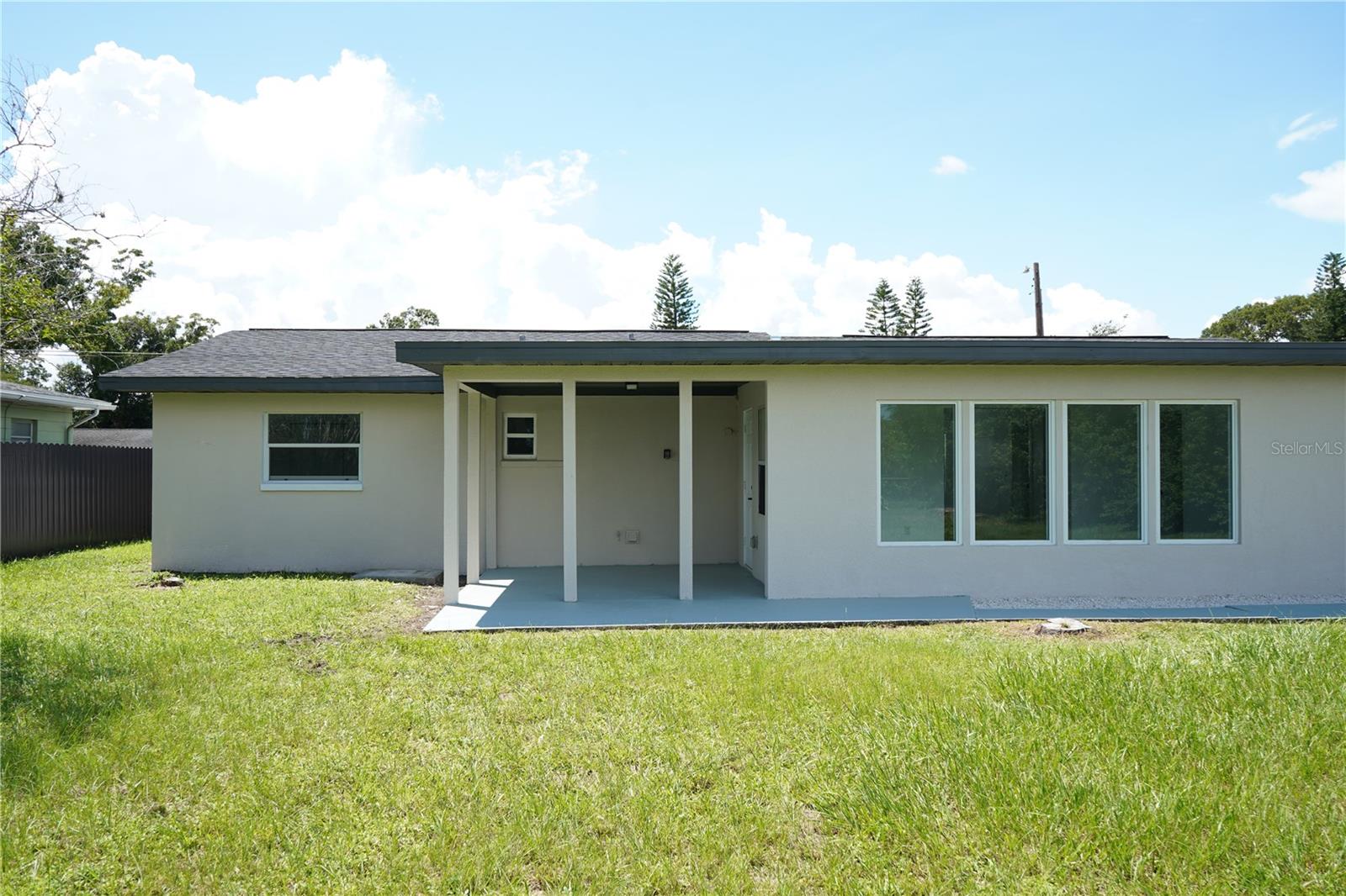 311 COUNTRY CLUB DR — photo 7