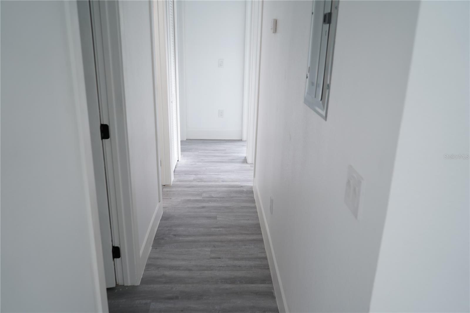 311 COUNTRY CLUB DR — photo 29