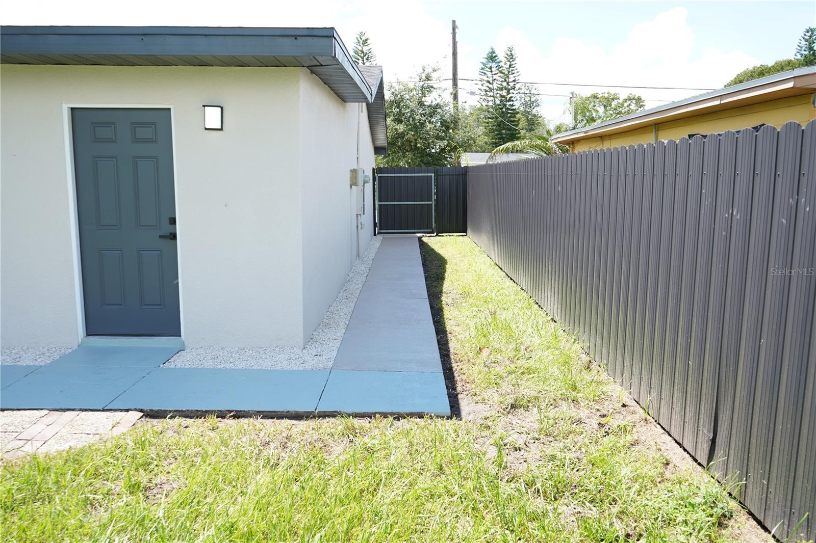 311 COUNTRY CLUB DR — photo 20