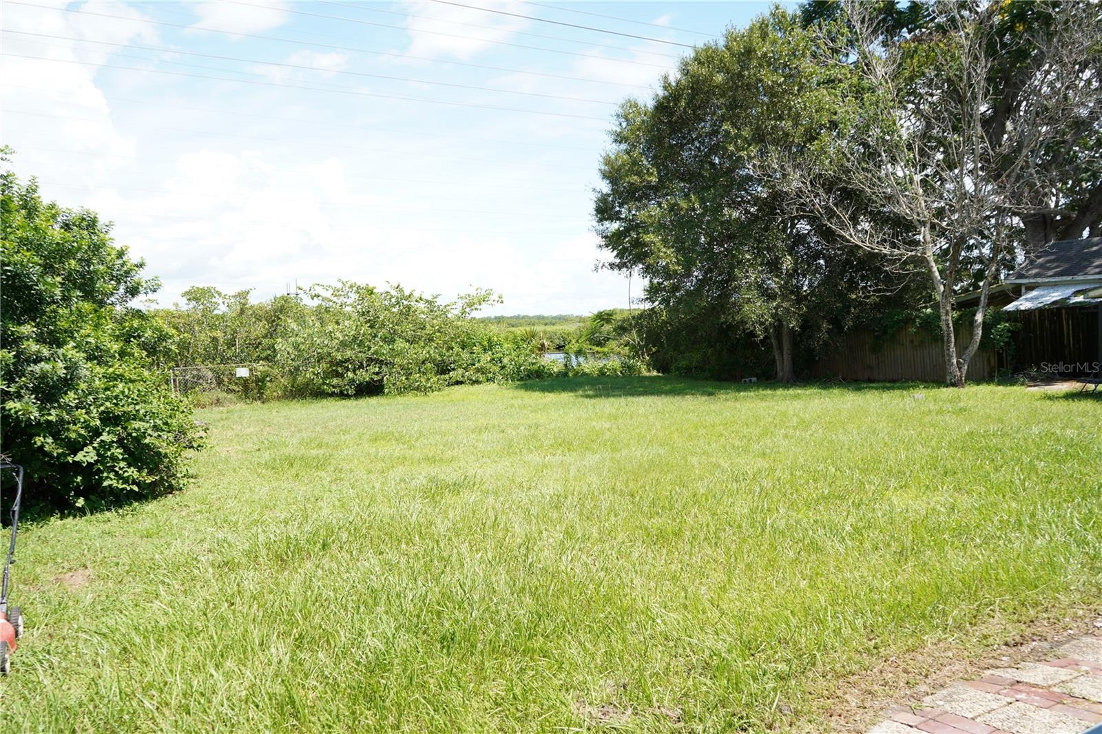 311 COUNTRY CLUB DR — photo 9