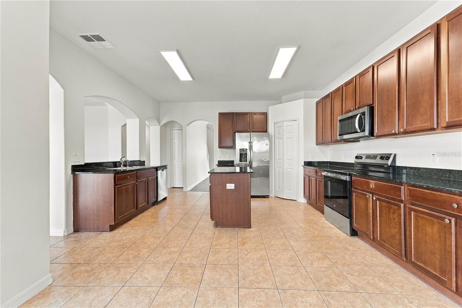 3247 CHESSINGTON DR — photo 8