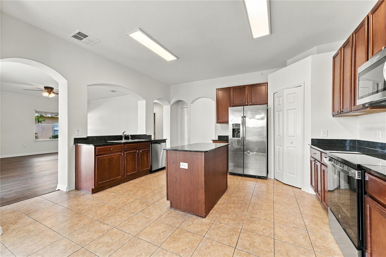 3247 CHESSINGTON DR — photo 10