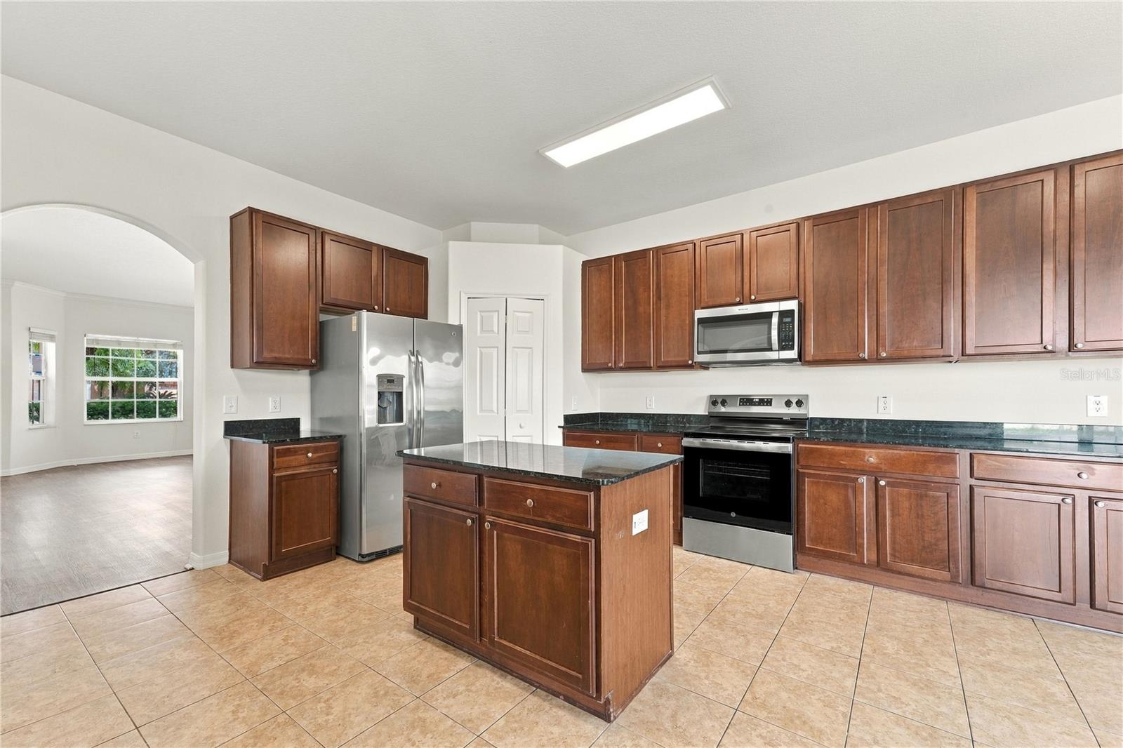 3247 CHESSINGTON DR — photo 7