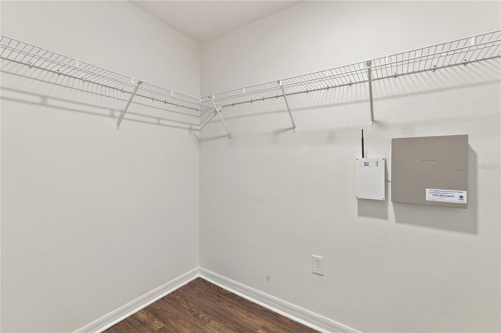 3247 CHESSINGTON DR — photo 21