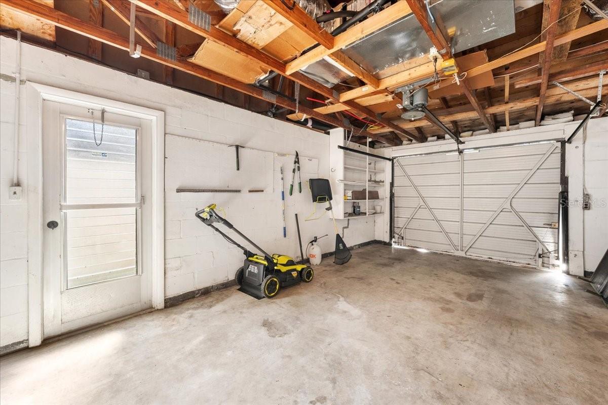 4041 WOODSVILLE DR — photo 32