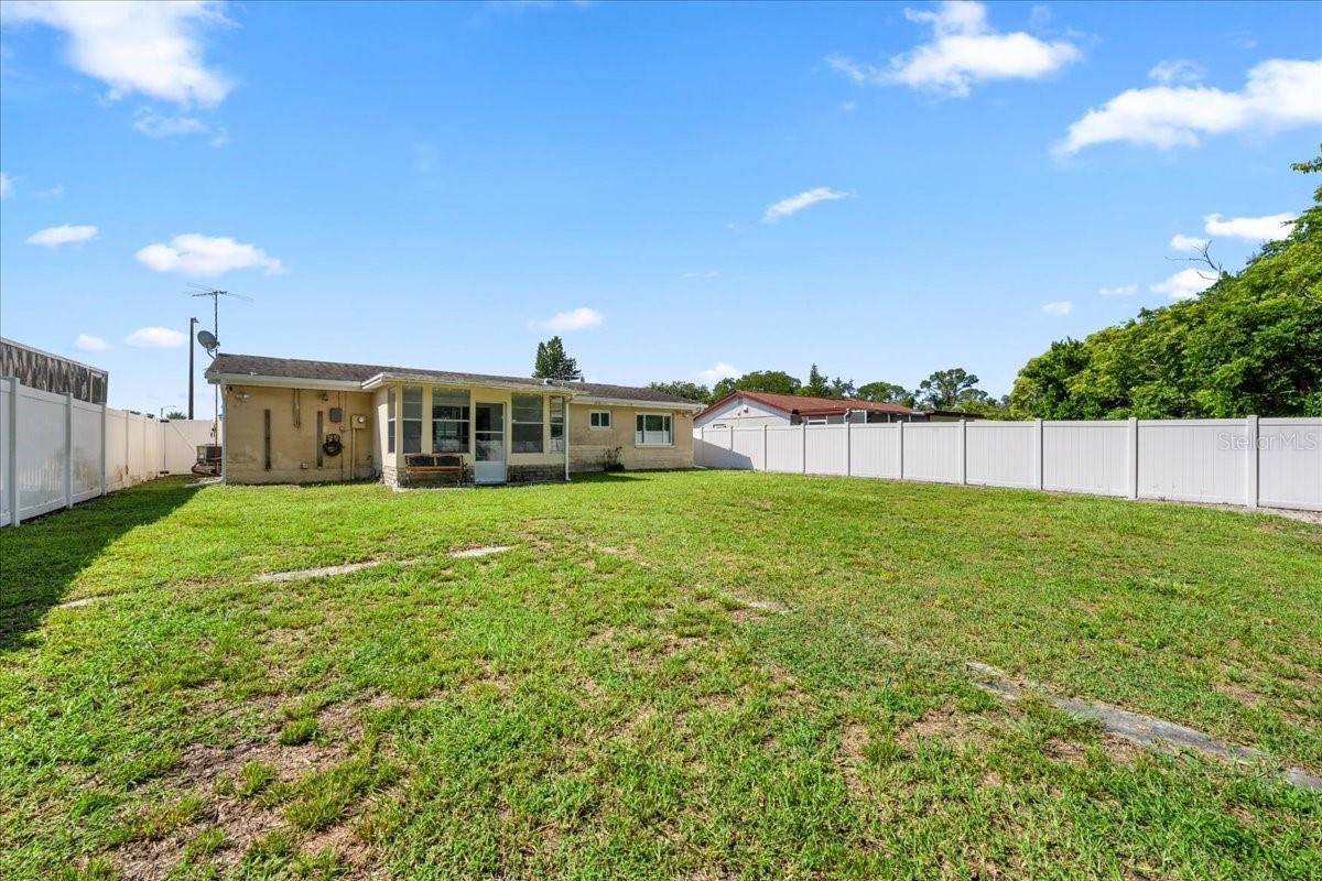 4041 WOODSVILLE DR — photo 29