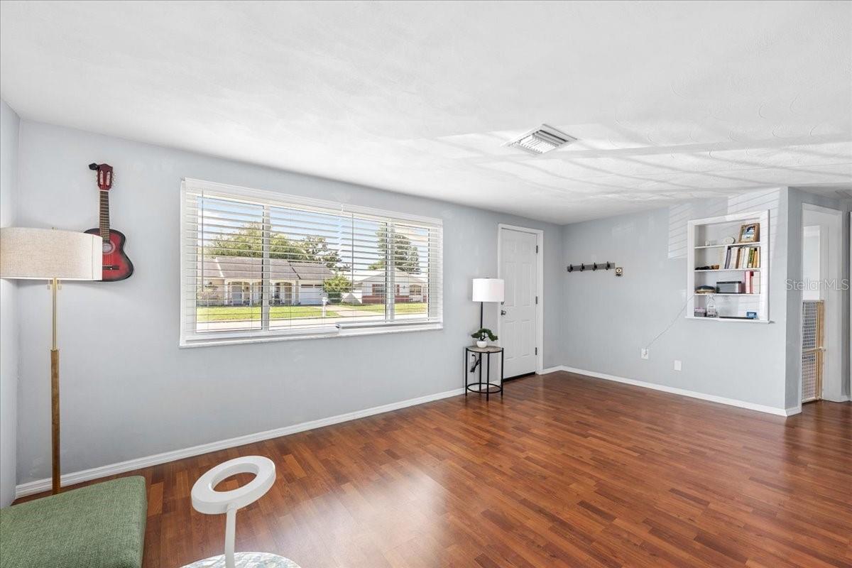 4041 WOODSVILLE DR — photo 6