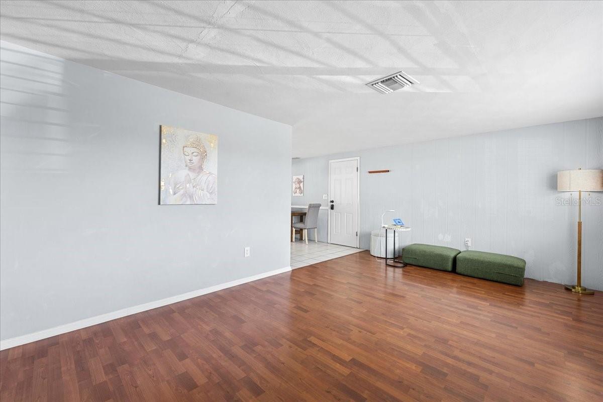 4041 WOODSVILLE DR — photo 5