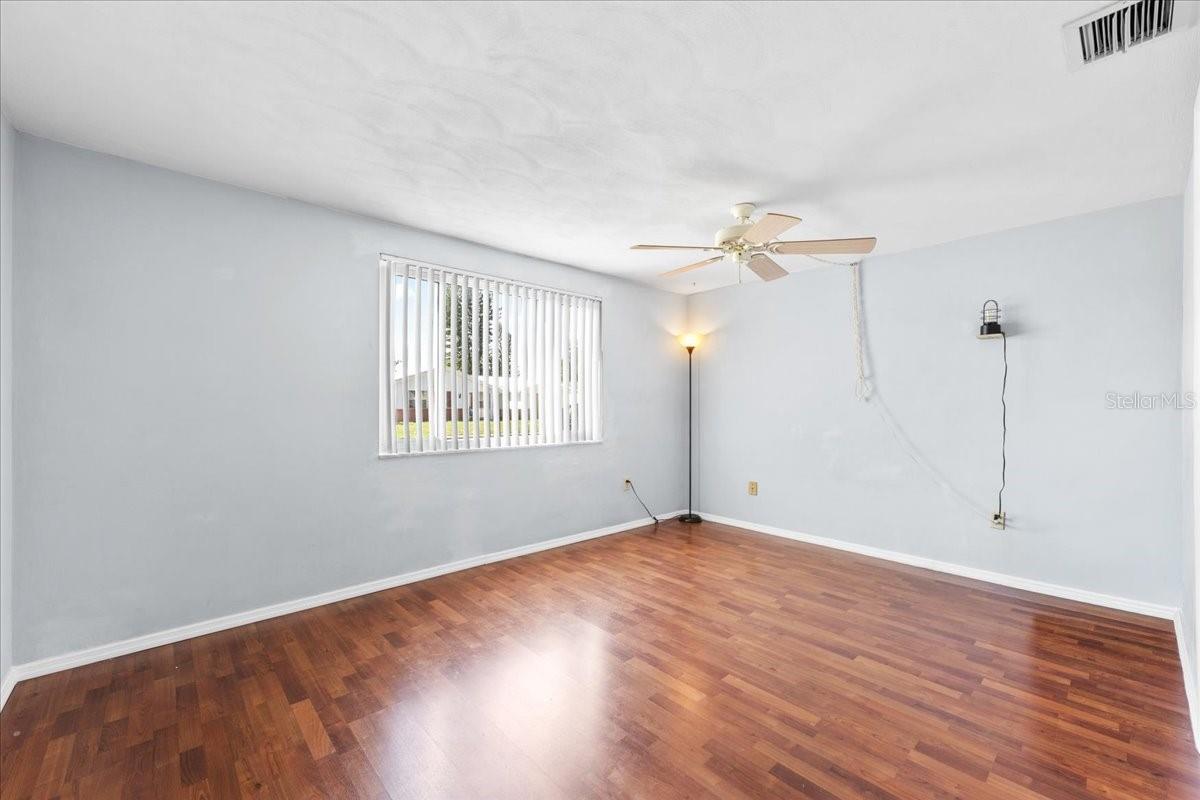 4041 WOODSVILLE DR — photo 9