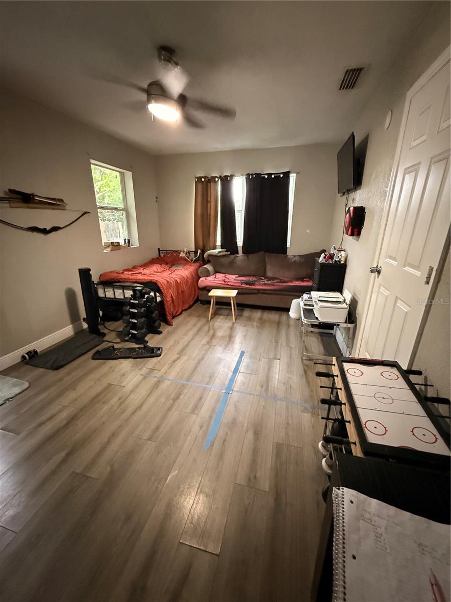 1510 E WATERS AVE — photo 11
