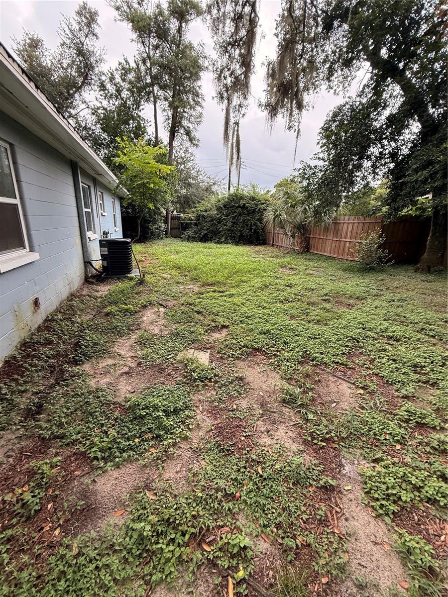 1510 E WATERS AVE — photo 17