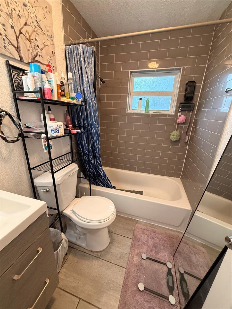 1510 E WATERS AVE — photo 9