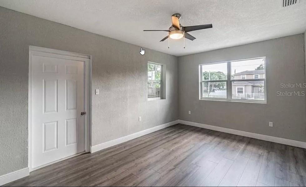 1510 E WATERS AVE — photo 10