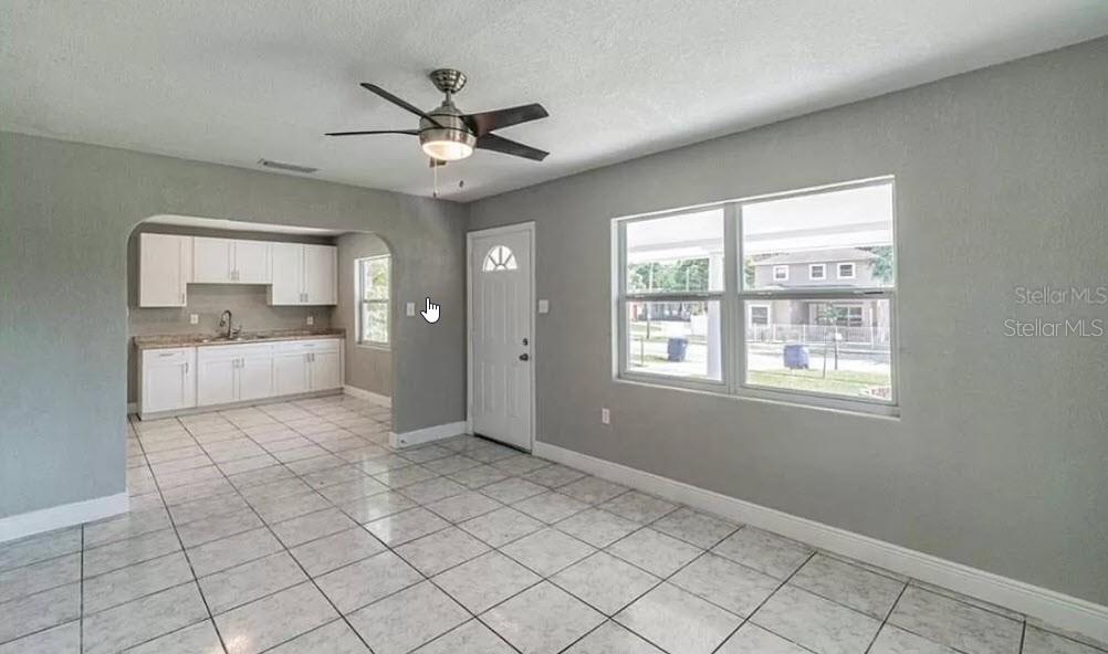 1510 E WATERS AVE — photo 3