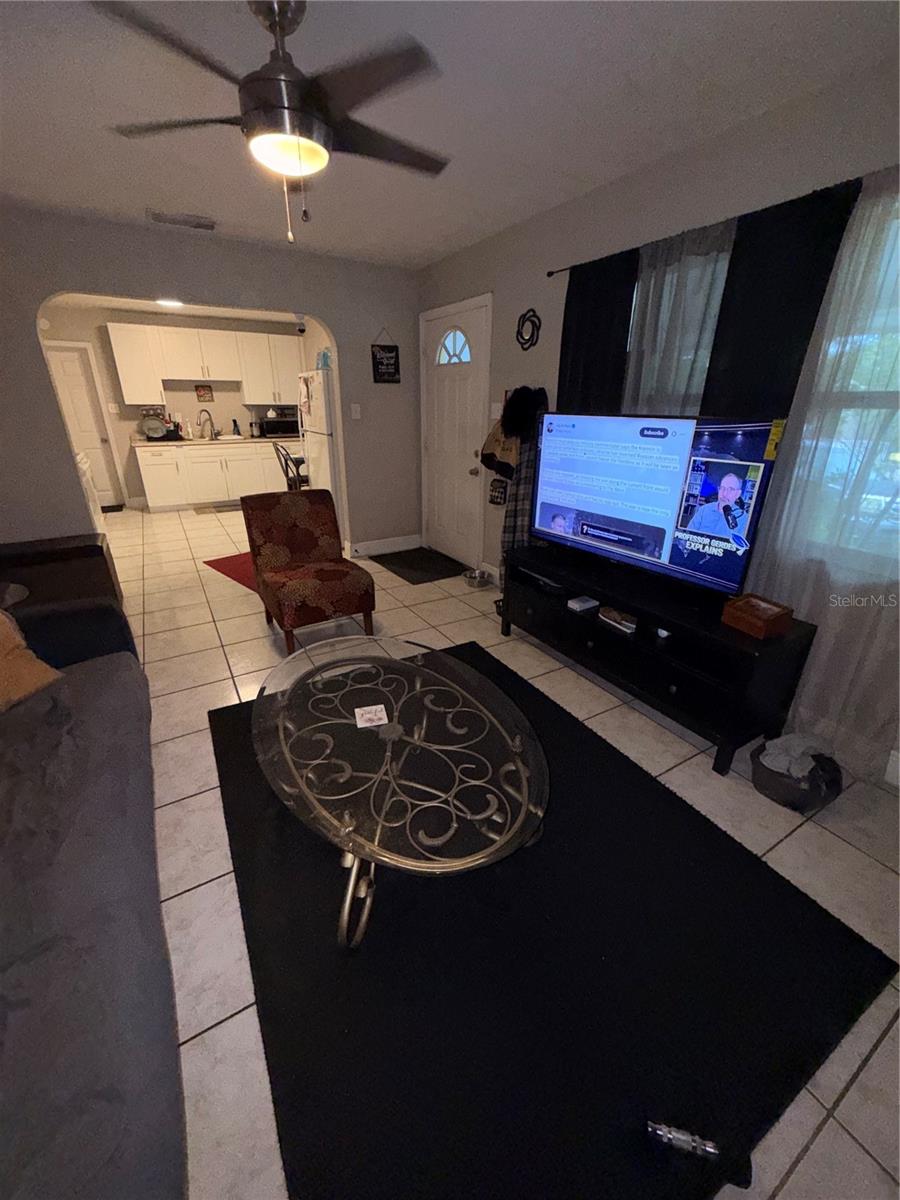 1510 E WATERS AVE — photo 4