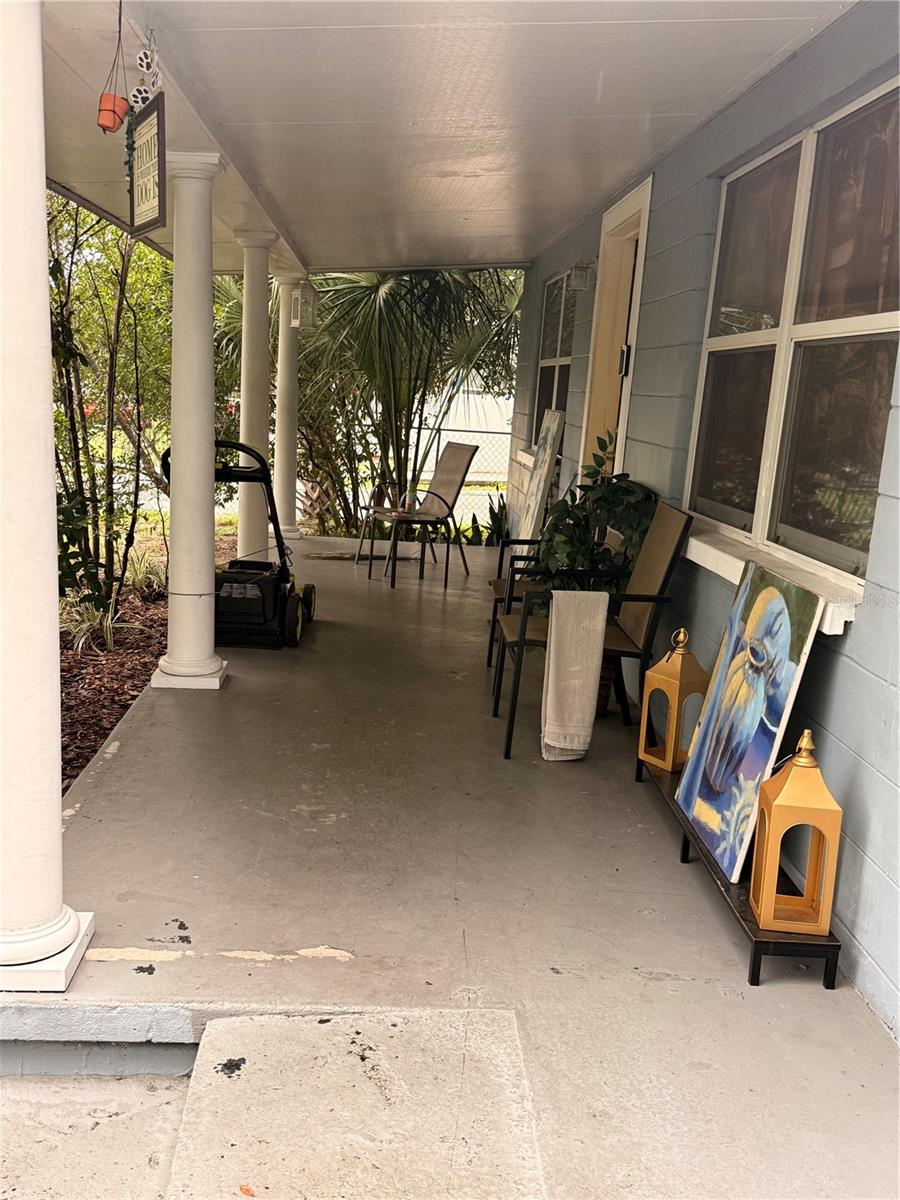 1510 E WATERS AVE — photo 2