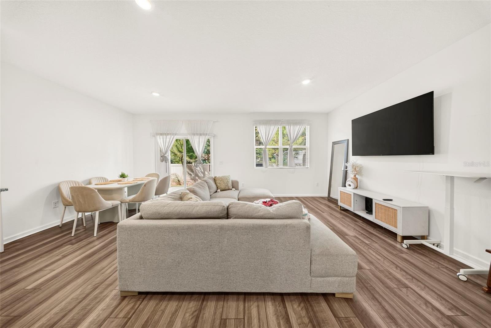 6264 BUCKET CT — photo 8