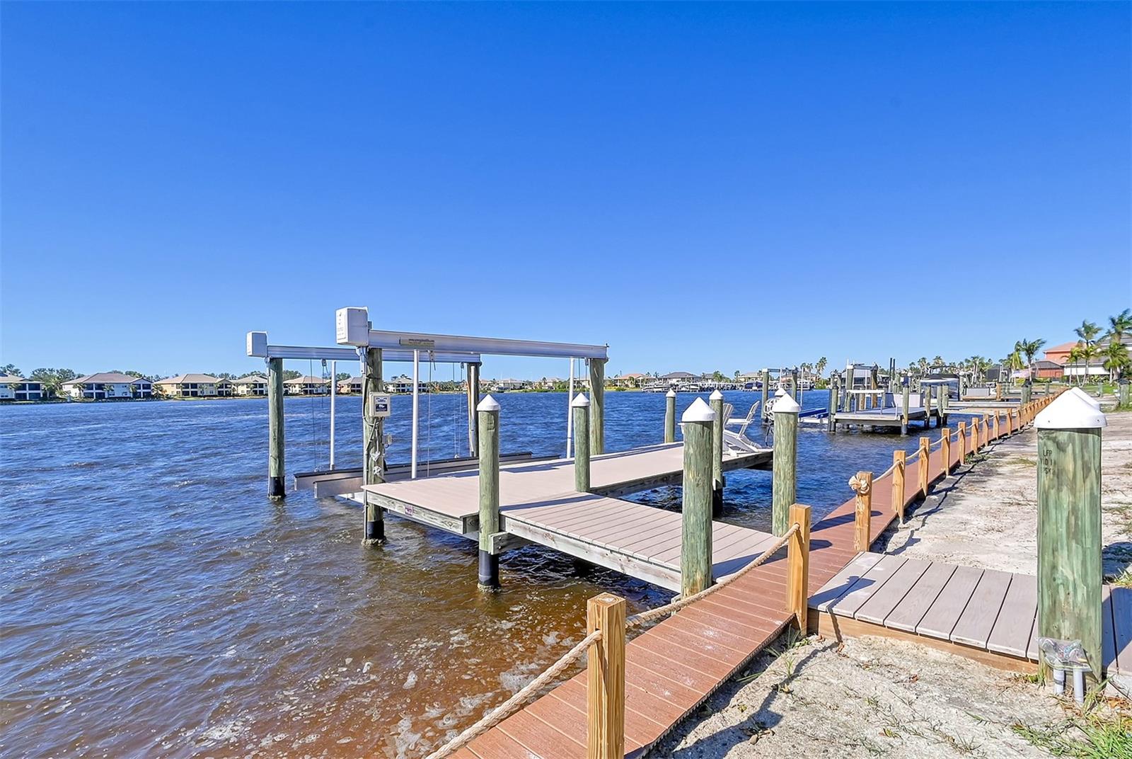 1014 OVERLOOK CT — photo 43
