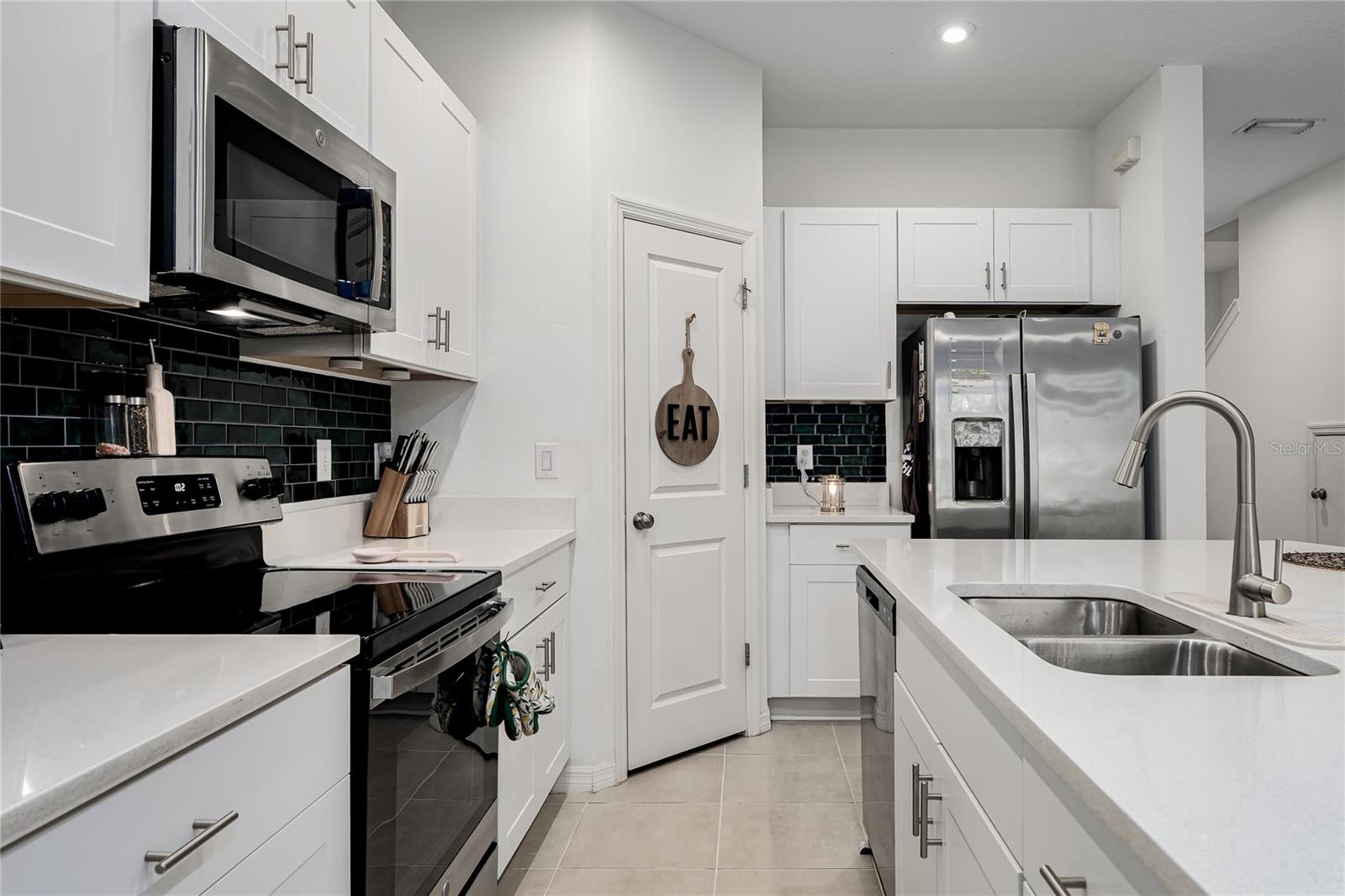 10348 OAKSIDE DR — photo 6
