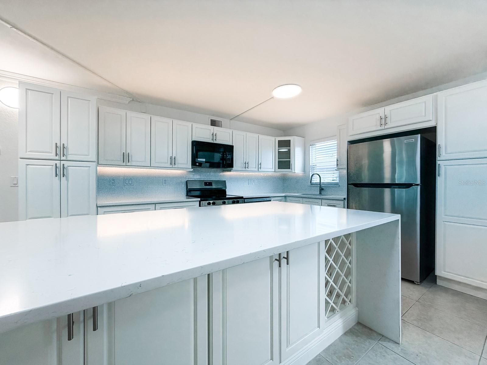 7625 SUN ISLAND DR S #101 — photo 3
