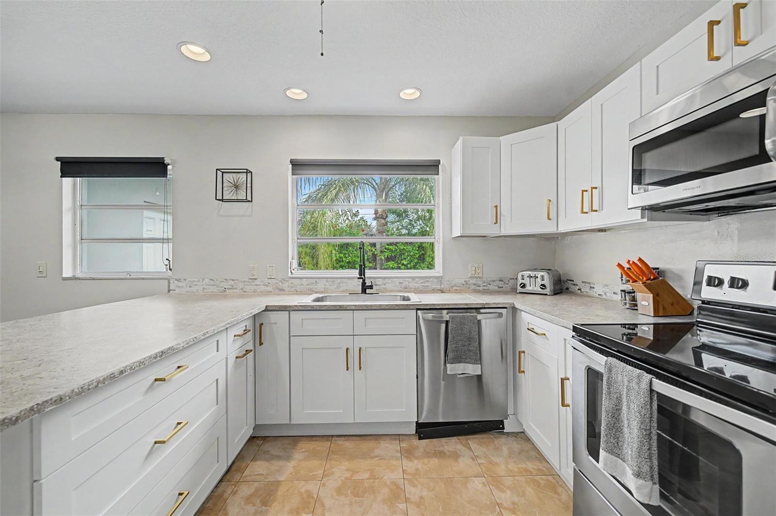 3606 W GRAY ST — photo 8