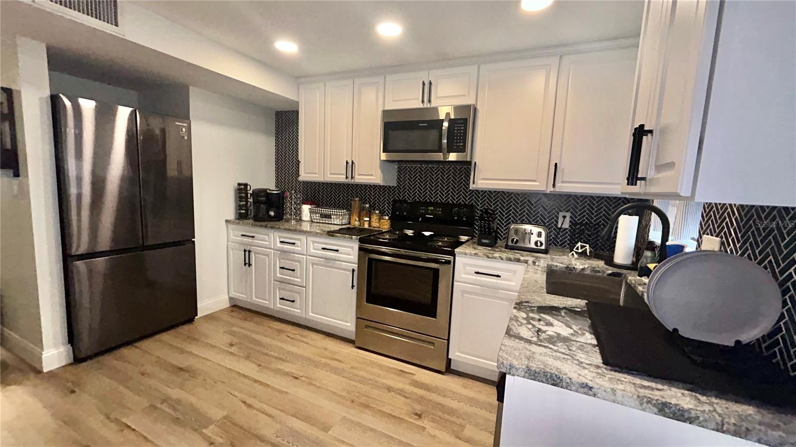 7381 JASMIN DR — photo 9