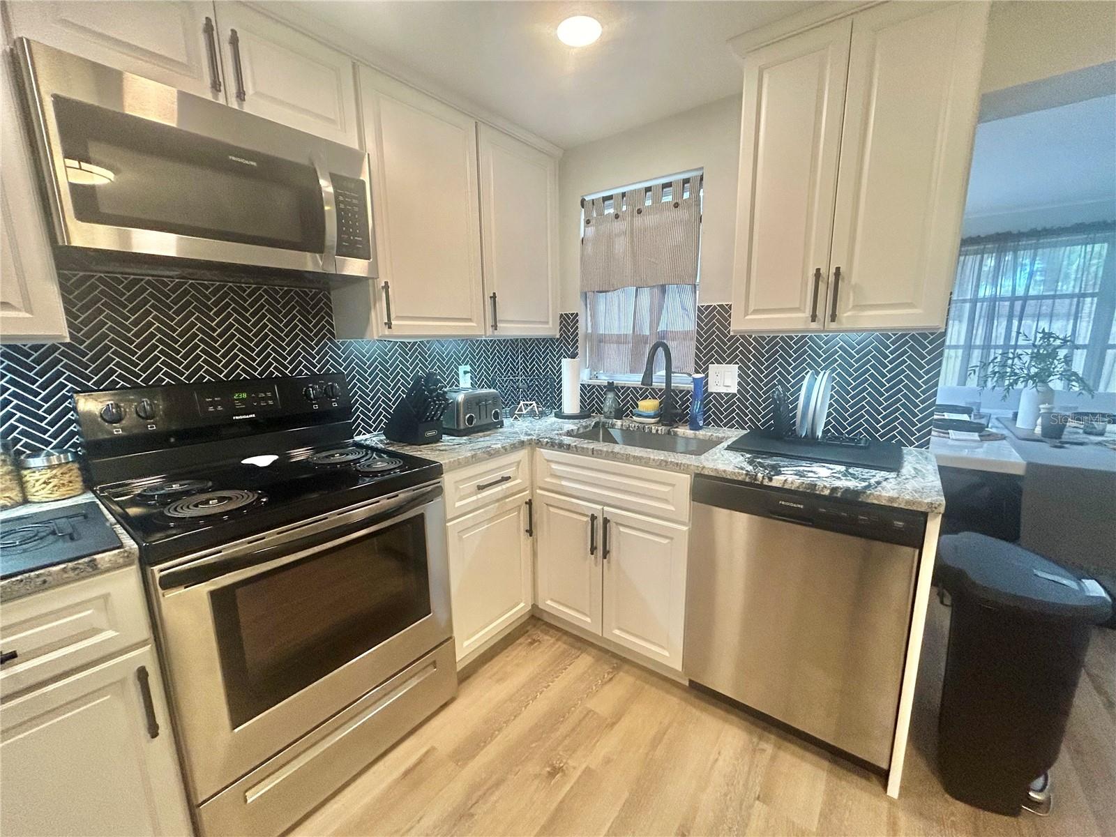 7381 JASMIN DR — photo 10