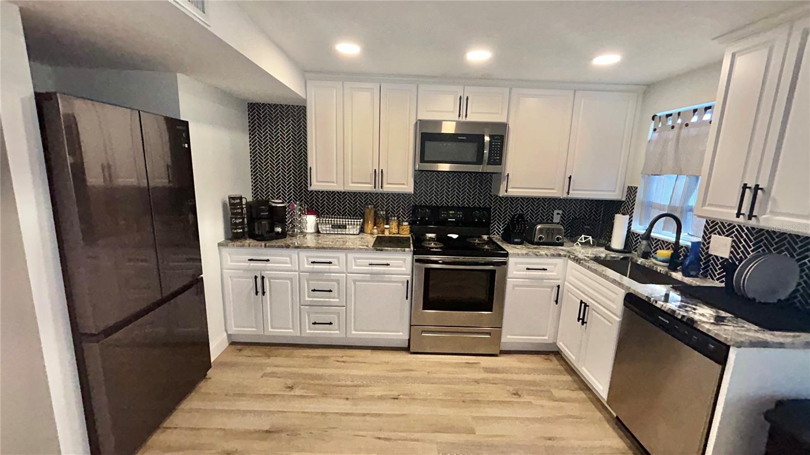 7381 JASMIN DR — photo 8