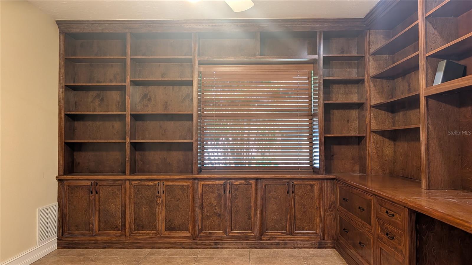 4615 OAK FOREST DR E #22 — photo 13
