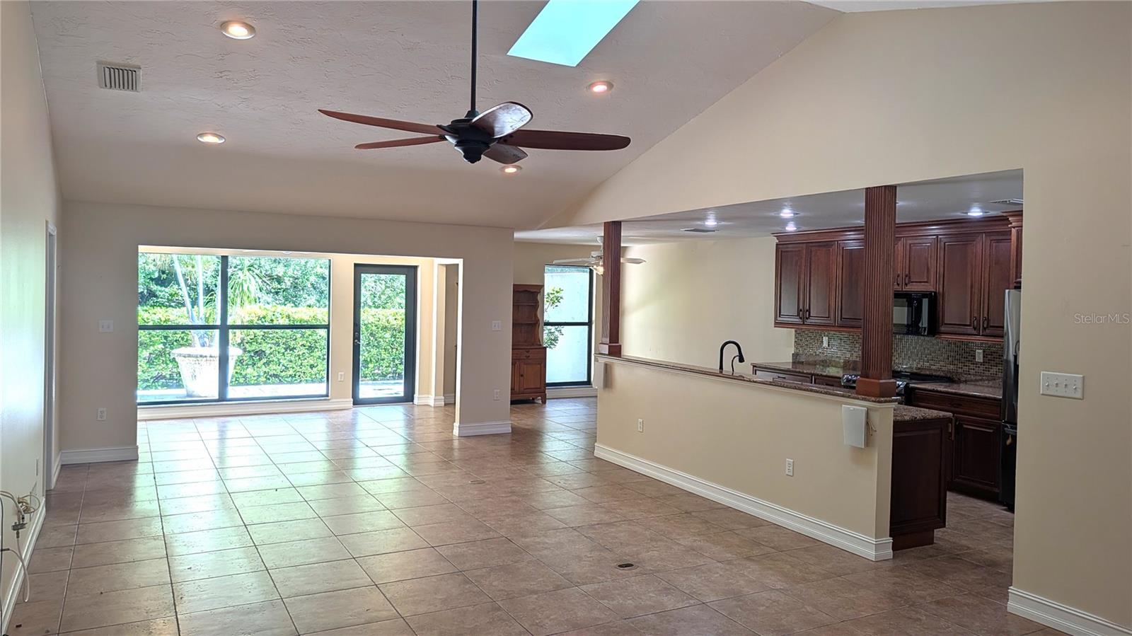 4615 OAK FOREST DR E #22 — photo 7