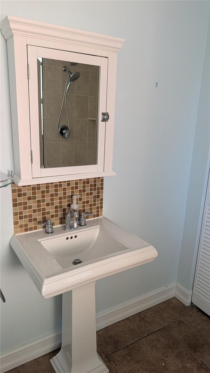 4615 OAK FOREST DR E #22 — photo 19