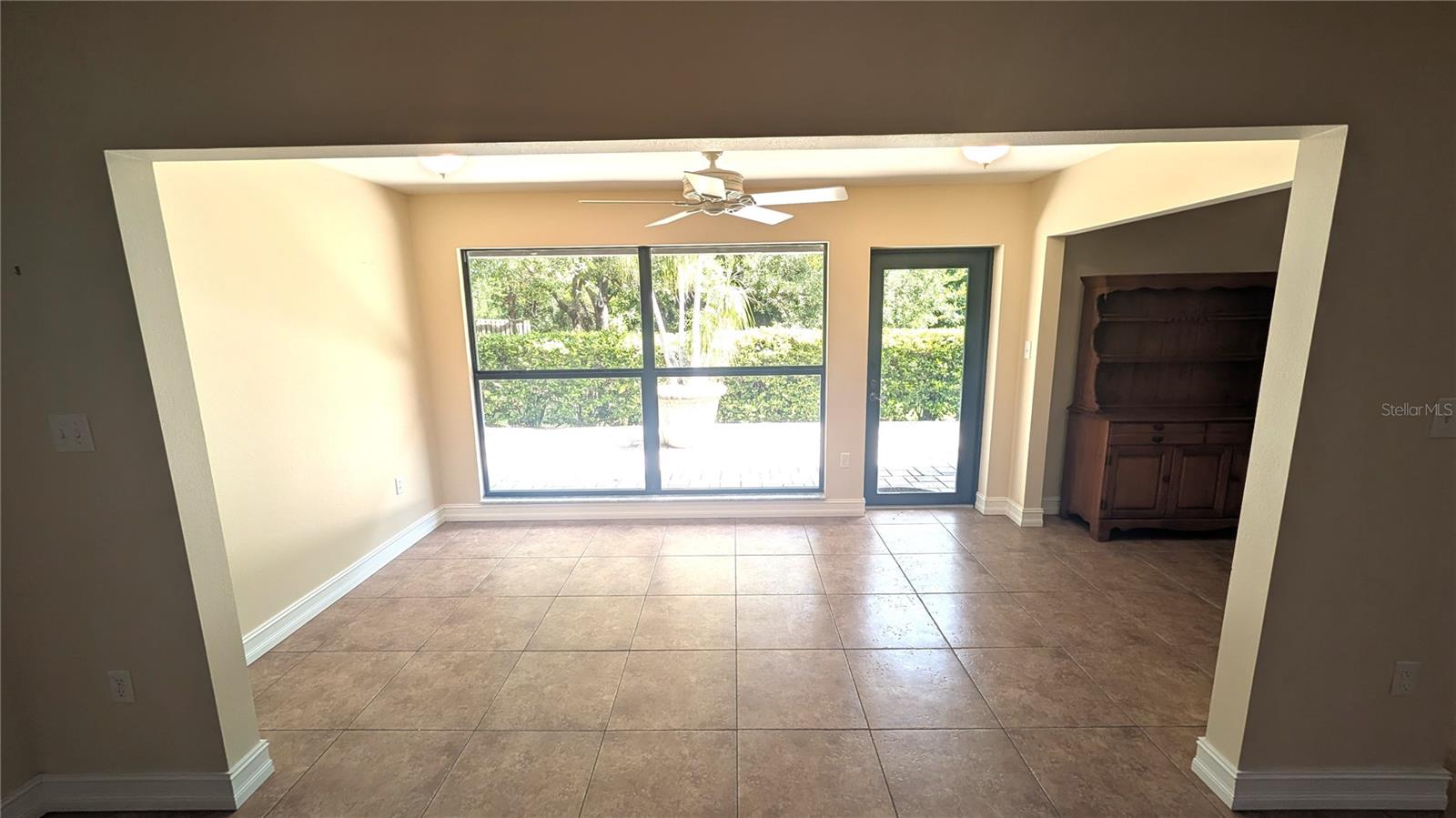4615 OAK FOREST DR E #22 — photo 3