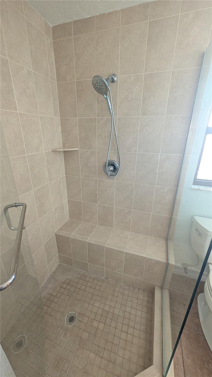 4615 OAK FOREST DR E #22 — photo 17