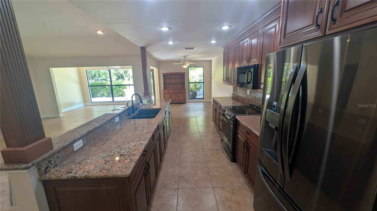 4615 OAK FOREST DR E #22 — photo 11