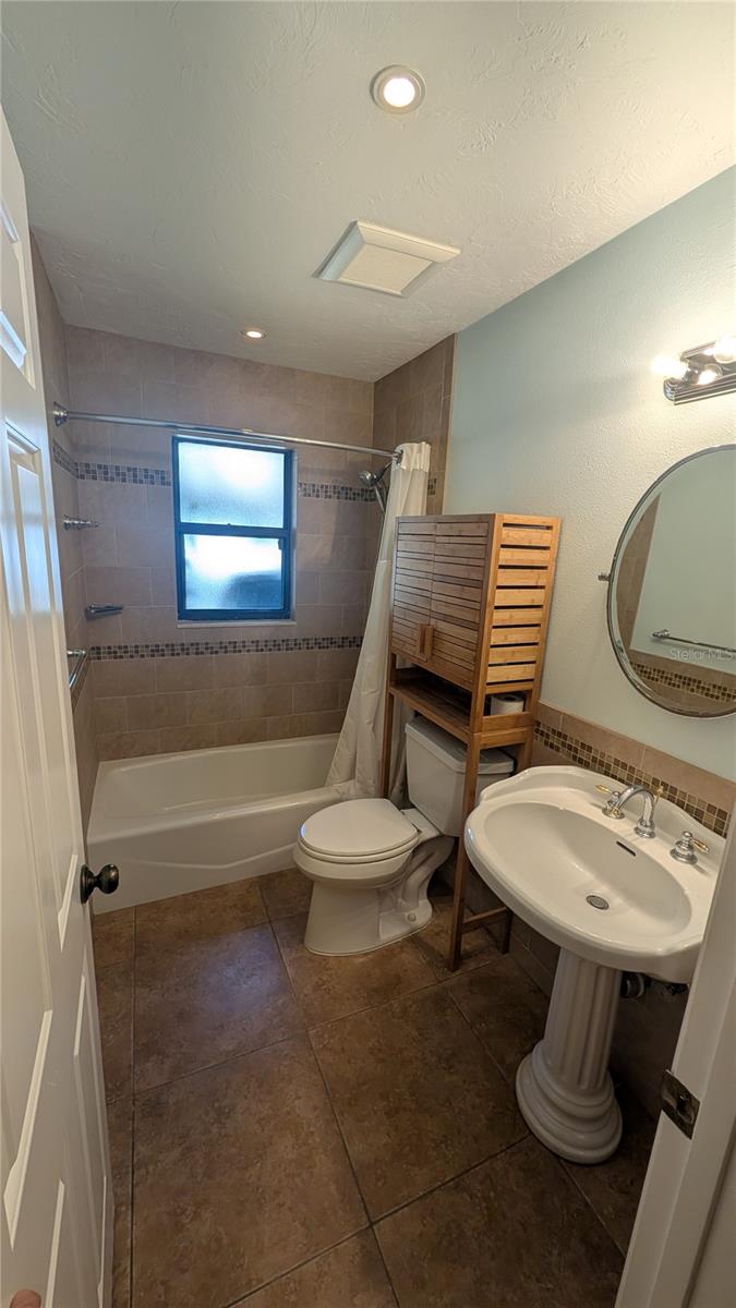 4615 OAK FOREST DR E #22 — photo 23