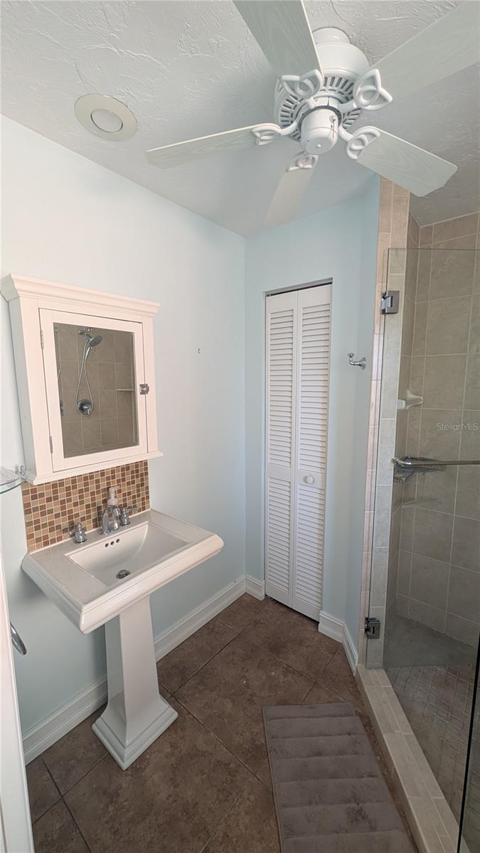 4615 OAK FOREST DR E #22 — photo 18