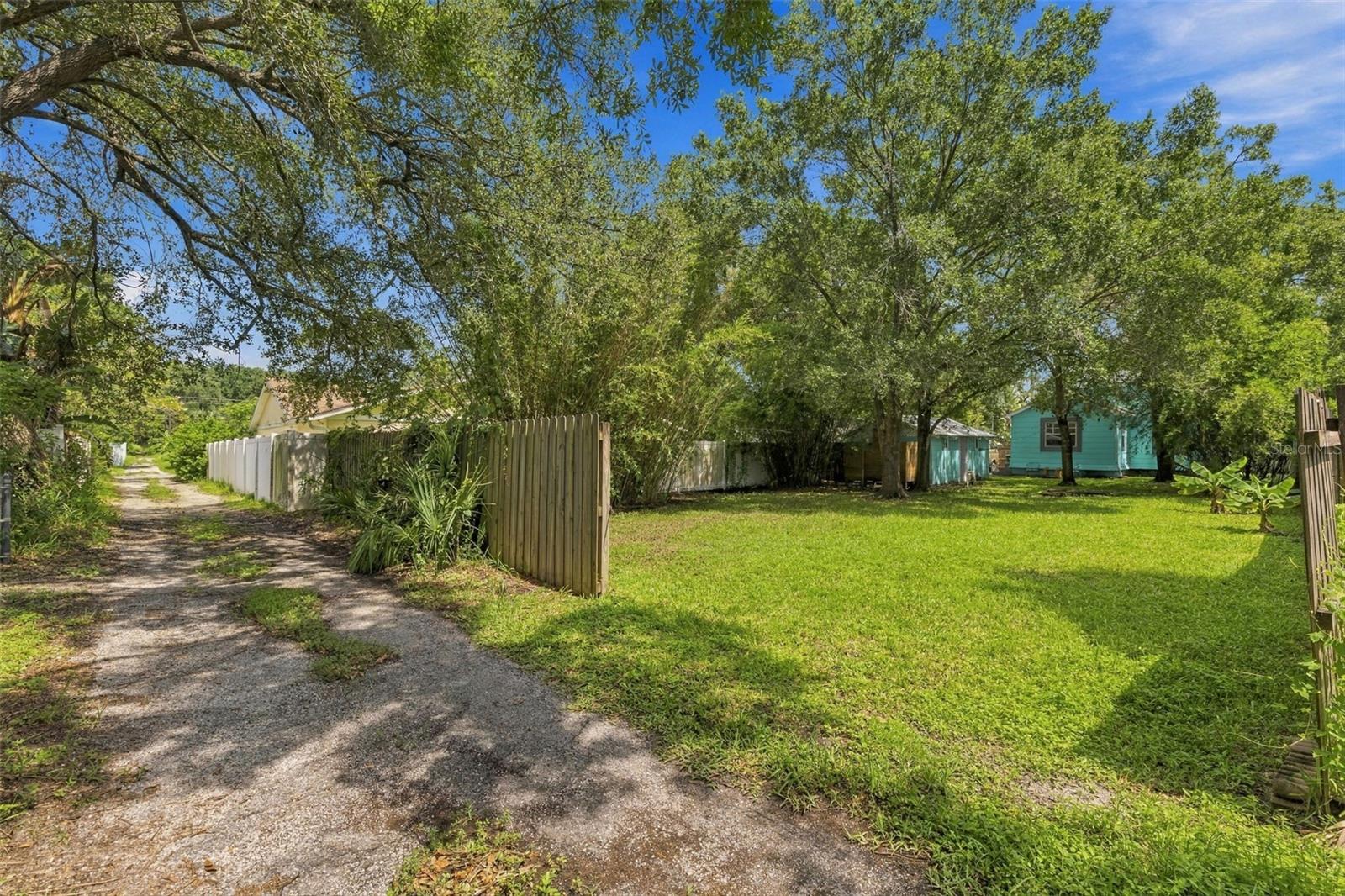 5916 N TAMPA ST — photo 20