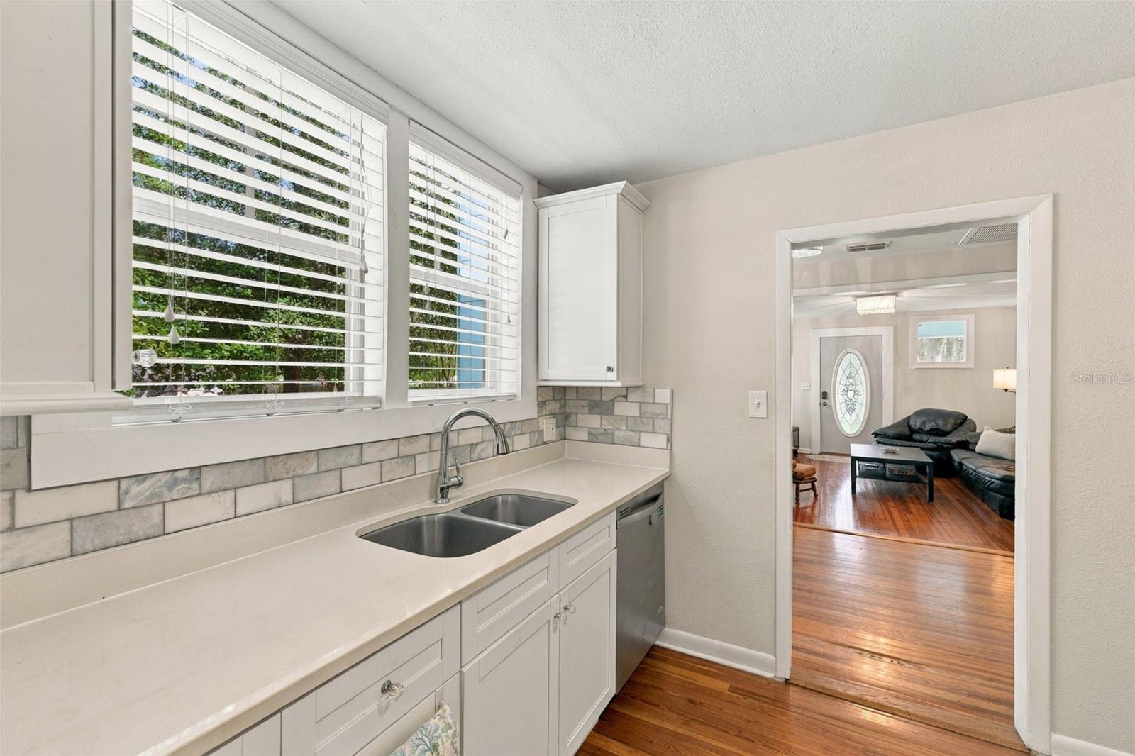 5916 N TAMPA ST — photo 10