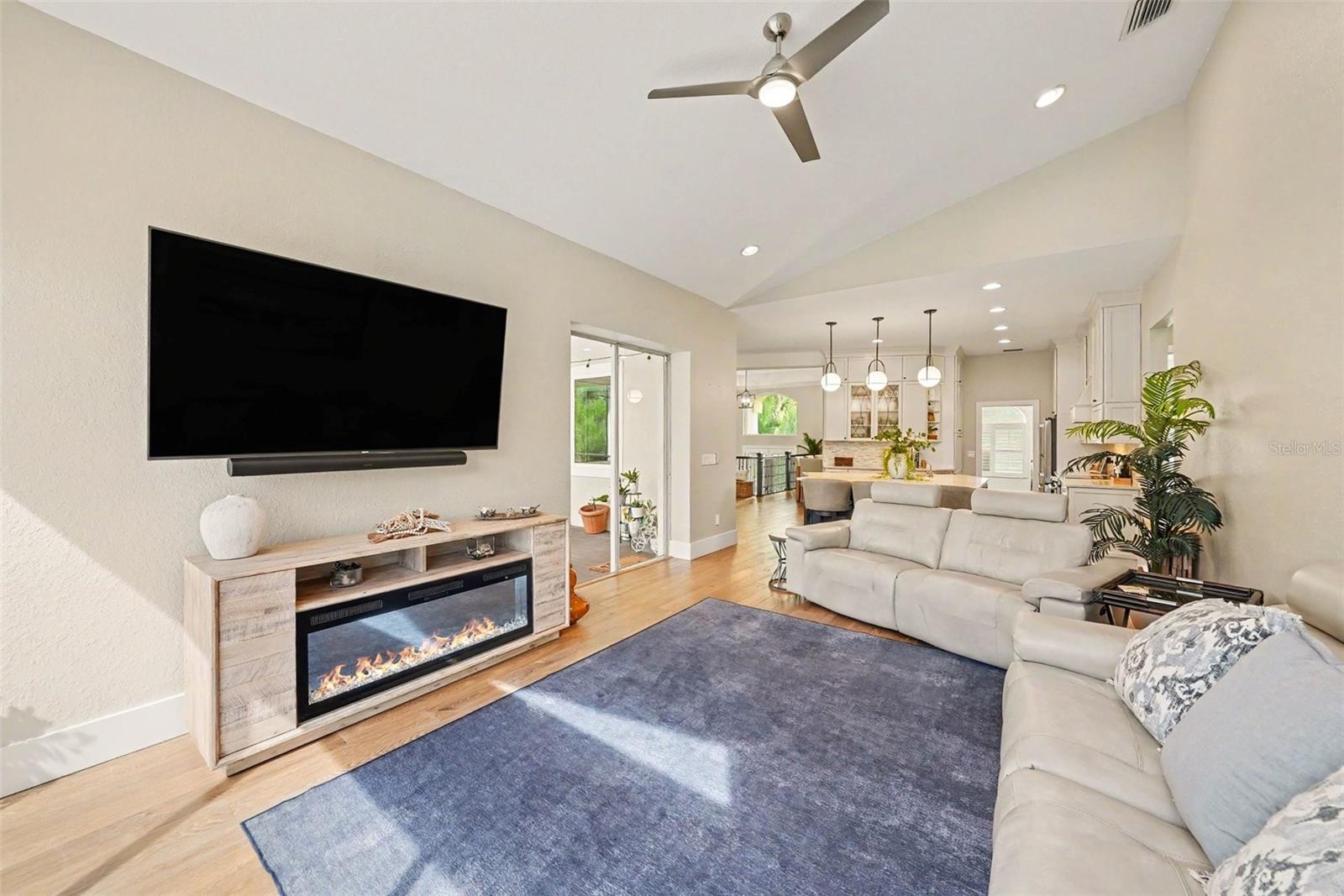 1021 W HENRY AVE — photo 5